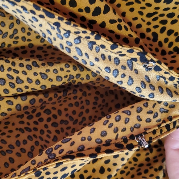 Crescent smocked waist crop top blouse - Picture 7 of 9